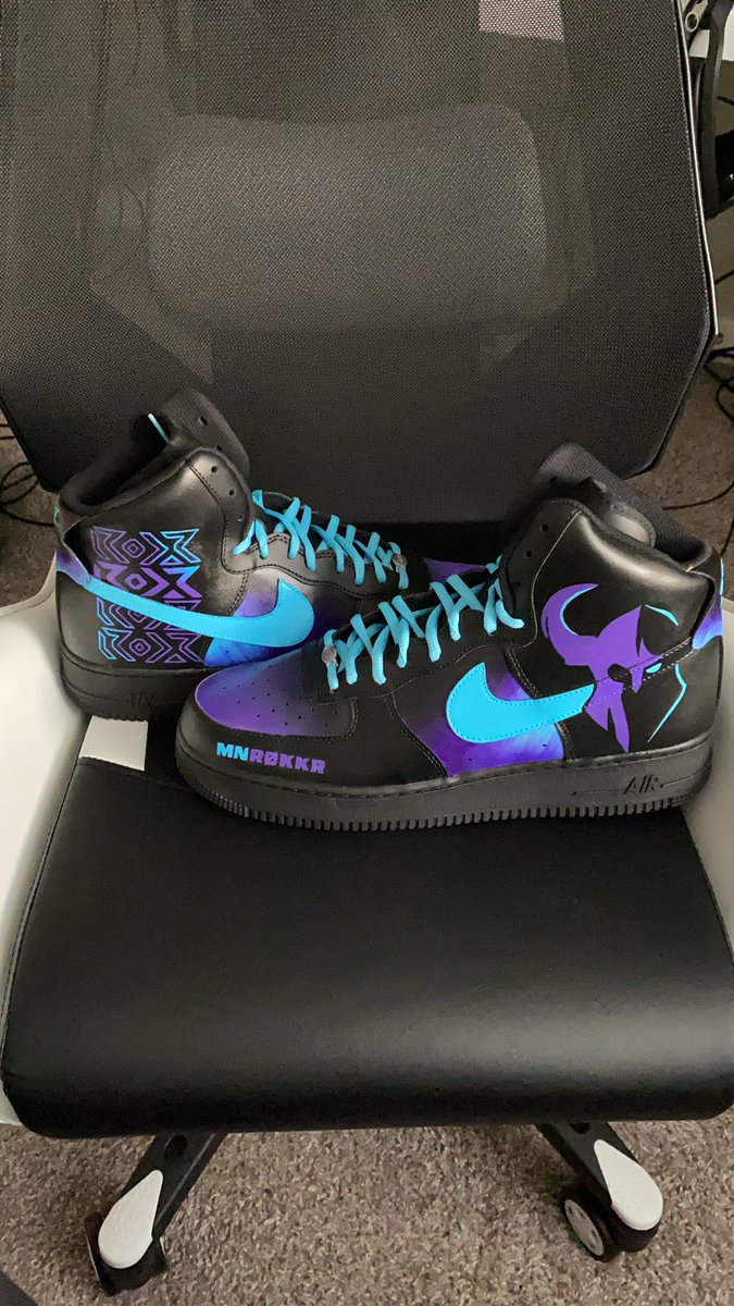 Alexx1935's tweet photo. Since I don’t need these anymore , would anyone want them? 😂

Never worn, size 12.

Like this tweet if you want them and I’ll pick someone to ship them to tomorrow. (Must be following) https://t.co/vt2AyOjAMm