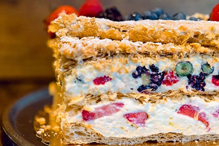 MarthasNY's tweet photo. Have you ever seen a more delicious angle of our Very Berry Napoleon Cake?
#marthascountrybakery #veryberry #Napoleon #cake #tuesdaythoughts #deliciousview https://t.co/8TNv3LTas9