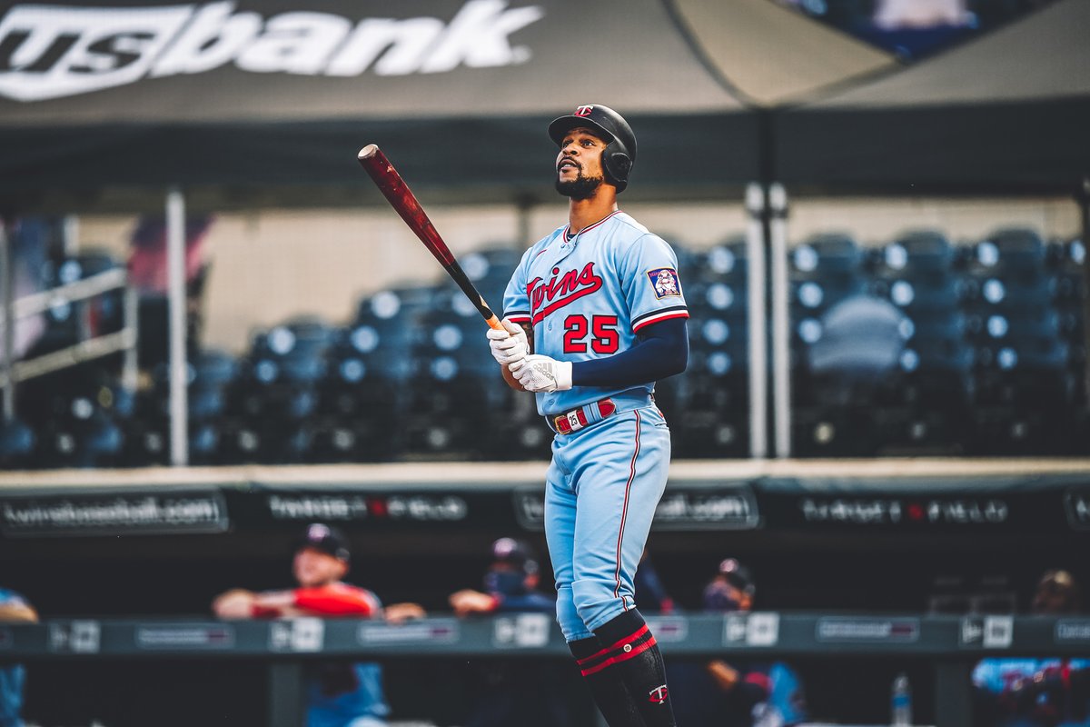 Twins's tweet image. Watch it, Buck. 

#BombaSquad | #MNTwins