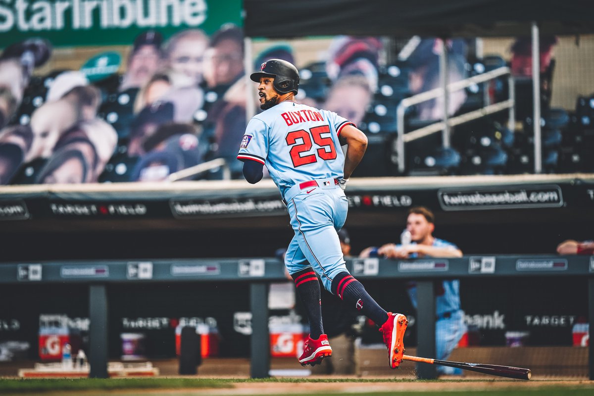 Twins's tweet image. Watch it, Buck. 

#BombaSquad | #MNTwins