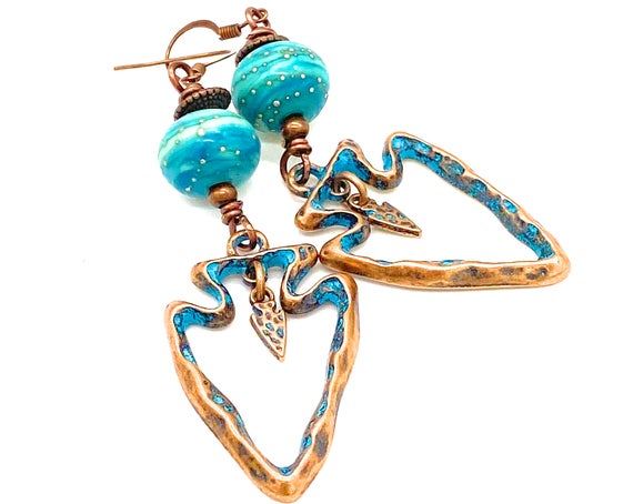 Hammered Copper Arrowhead Earrings, tinyurl.com/y35z63rz via @EtsySocial #zencatpottery #etsyseller #dropearringstribal #nativeameric