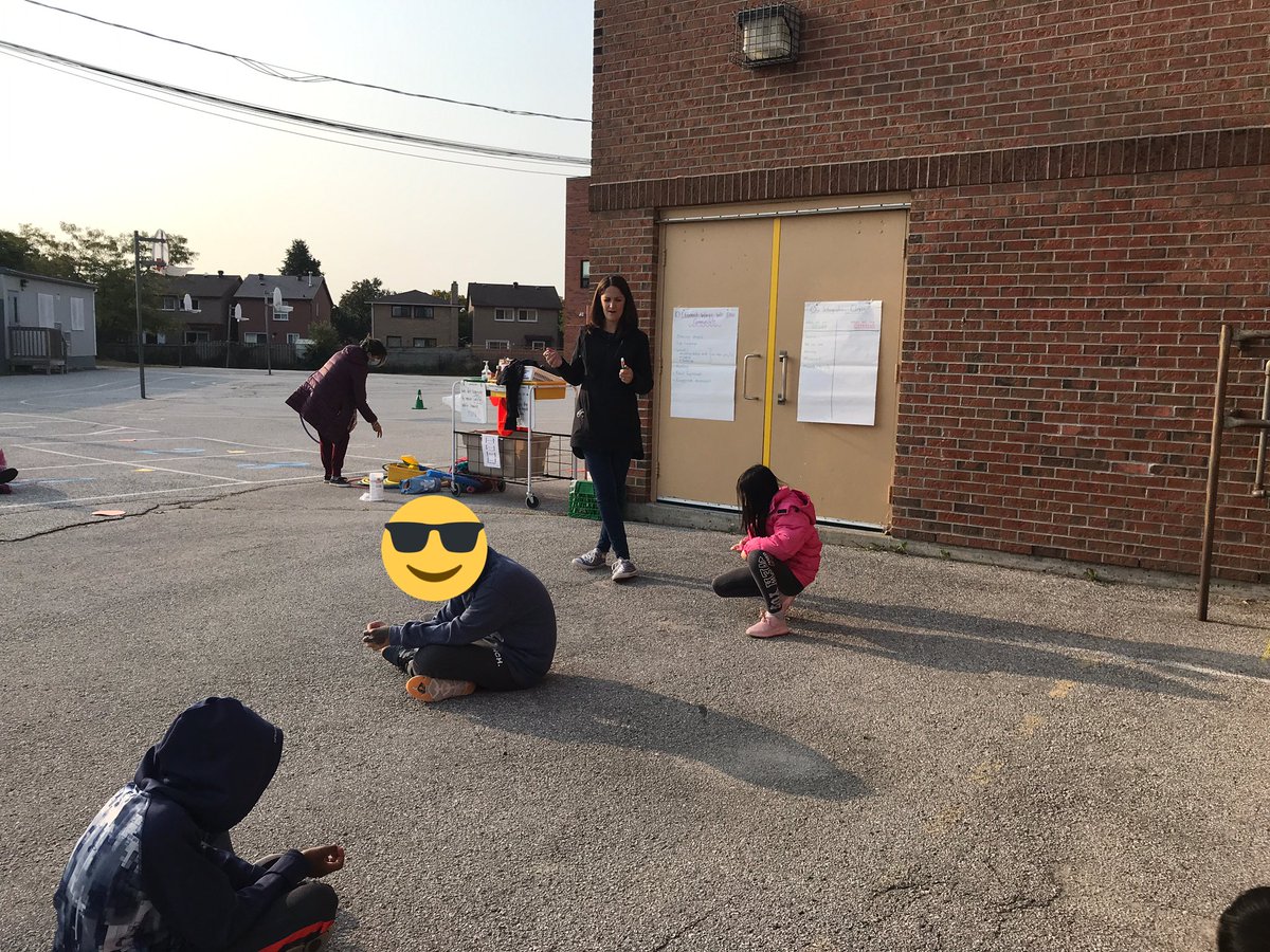 andreahaefele's tweet photo. Guiding Ss thru a series of communication games in our early stages of integration #physed w/ @asd_teach Ss. Always learning more about our Ss as they work thru diff challenges while learning how Ss w/ #autism learn, maybe we’re not so different after all 🤔 #playbeyondthelabel https://t.co/7MCVno3Emh