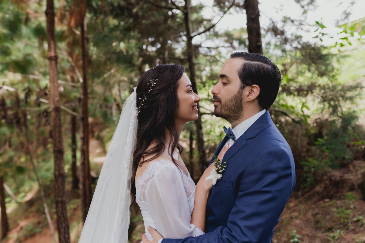 OscarEc63166541's tweet photo. Vanessa &amp; Andrés
Así, de cerca, rodeados en un abrazo y mirándose a los ojos se sella un compromiso para toda la vida. Un compromiso lleno de amor 😍🤗😀 https://t.co/ZPm9Mh8qNS