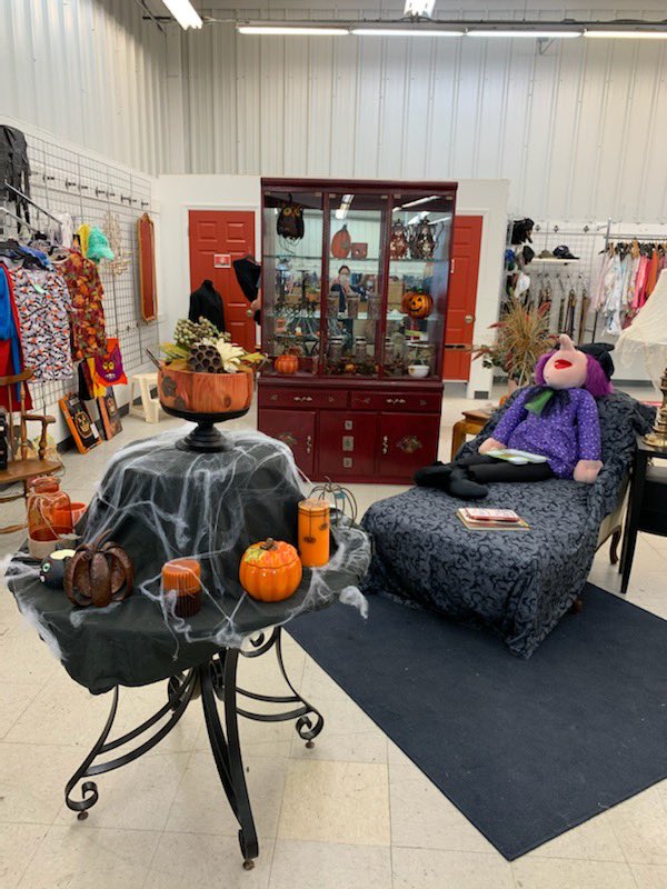 Seriously, is anyone else as excited as we are ?! 😁🎃👻🧡

#halloween #fall #autumn #rockford #dekalb #season #decorations
