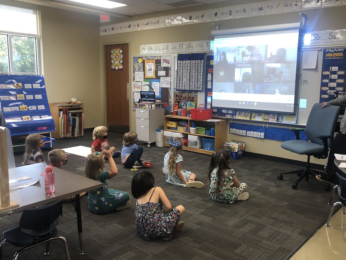 CVLittleLynx's tweet image. The #CBCSD hybrid model allows students to learn remotely and in person. We practice safety protocols to allow us to learn together. #cvpyp