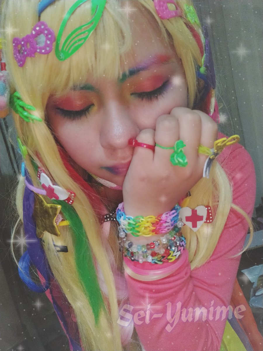 seiyunime's tweet photo. Decora style Harajuku 
.
.
.
.
.
.
 #harajukubolivia  #modajaponesa #rainbowgirl #rainbowstyle #decorakei #decoraharajuku #harajuku #harajukudecora #modakawaii #colorful #colorfulfashion #harajukufashion #makeuprainbow #colorfulesthetic https://t.co/lDRqgBQhdk