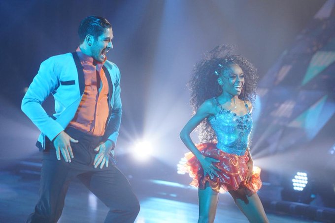 DisneyNight - DWTS - Season 29 - Discussion - *Sleuthing Spoilers* - Page 12 Eijv5N9WAAM-vCN