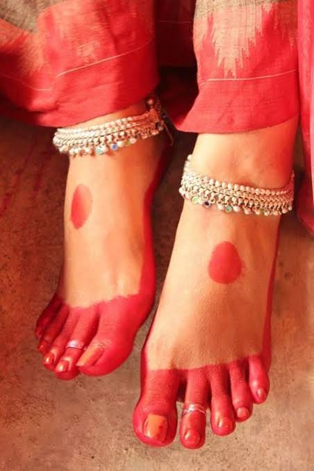 Toe Rings Anklets Patravali ( Like Altha ) Madhayanti ( Mehendi ) are also considered symbols of sumangali. #Sanatansanskriti Pic Sources : Pinterest