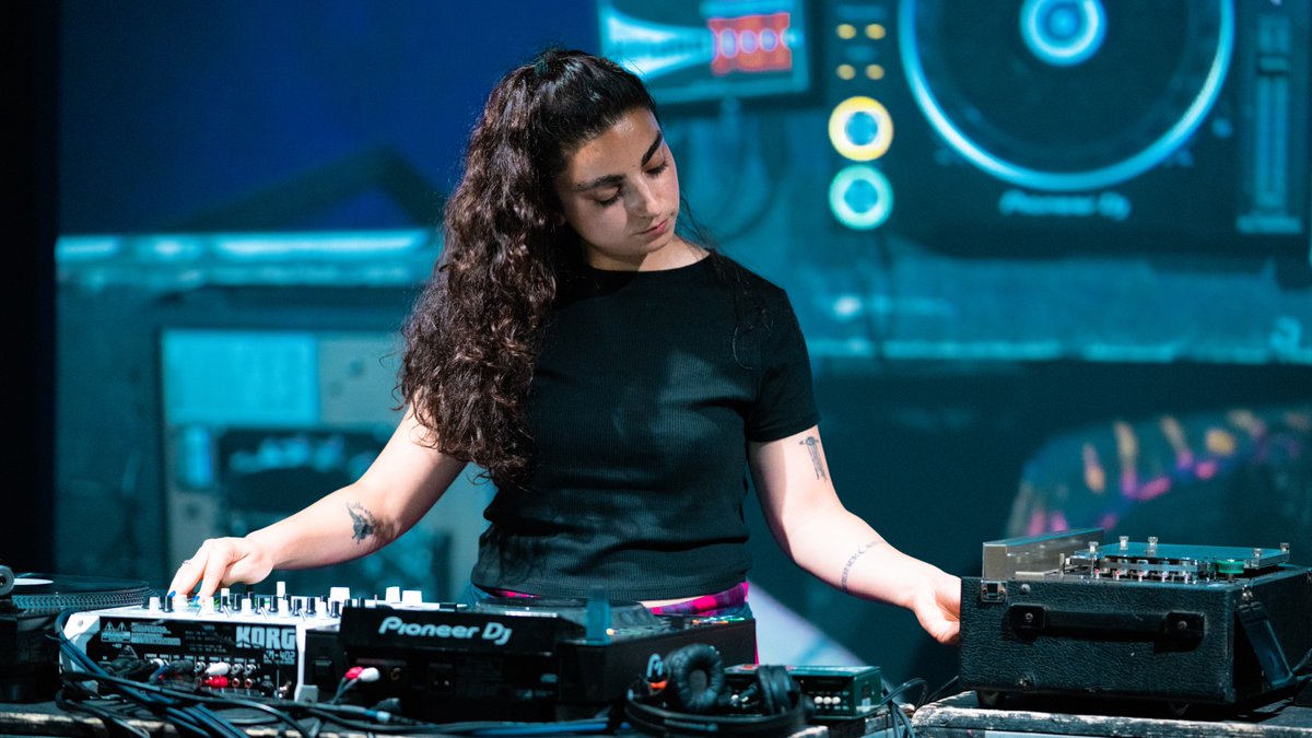 ozclubbers's tweet photo. Fact Live: Shiva Feshareki 
#behind #compositionFor #FactLive #FeaturedStories #FeaturedTop #filmed #fourth #live #masterclass #series #Sessions #ShivaFeshareki #turntable 
https://t.co/yziJJ9jWJ6 https://t.co/F8nmu6zEOR