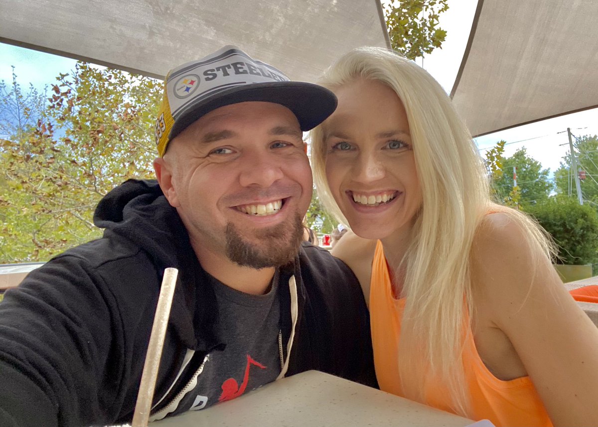 iSocialFanz's tweet photo. #LuckiestGuyEver https://t.co/GUT7BlOC9i