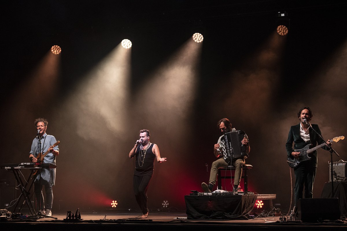 Het is nu alweer tien uur geleden en we hebben nog kippenvel van het optreden van Dez Mona gisterenavond in Park Den Brandt.
jazzmiddelheim.be/programma