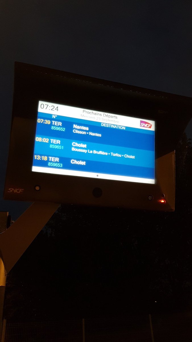 Bonjour, écran réparé a Cugand, merci <a href="/TERPays2LaLoire/">TER Pays de la Loire</a> !