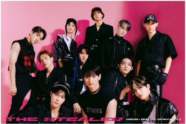 shevarts_'s tweet photo. THEY ARE THE STEALER. they stole my heart and attention😔💔 https://t.co/dbUXOkrIVA