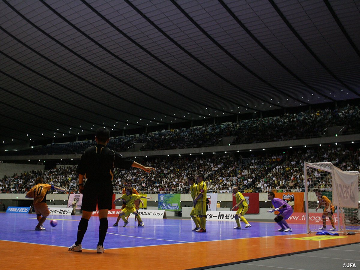 JFA's tweet photo. 【#OnThisDay】2007.9.23🔙

13年前の今日、#Ｆリーグ が開幕した。
初の全国リーグとして設立、正式名称は日本フットサルリーグ。愛称は公募された。
初代チャンピオンは #名古屋オーシャンズ 、MVPは #森岡薫 が選ばれた。

#jfa #futsal #フットサル @fleague_t https://t.co/ixiHBqc2yh