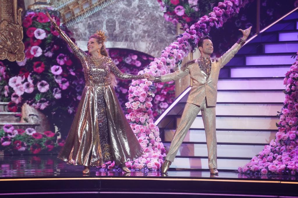 officialdwts's tweet photo. THAT Viennese Waltz was purfect, @carole_baskin! 👏 We’re only scratching the surface of what #TeamAreYouKittenMe is capable of! #DWTS https://t.co/tfJxXyx8s5