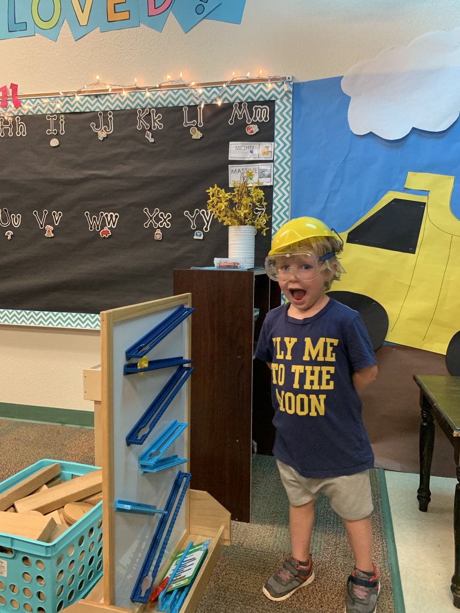 MrsAGCISD's tweet photo. CONSTRUCTION AHEAD: Our Eagles are hard at work! #HESsoars #littleworkers @HESRegalEagle @EarlyGcisd @KristiABrown https://t.co/eVErjkjV7b