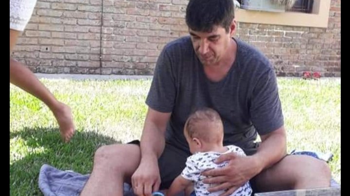 JSenorans's tweet photo. Lloré escribiendo. Sentí que vale la pena emocionarse y difundir el anónimo gesto de vida del basquetbolista Álvaro Ramírez y su familia que, impulsados por su hija Joaquina de 11 años, dan tenencia temporal a bebés nacidos en contexto de vulnerabilidad. https://t.co/nJEQRdx40p https://t.co/dCNqO8GMay