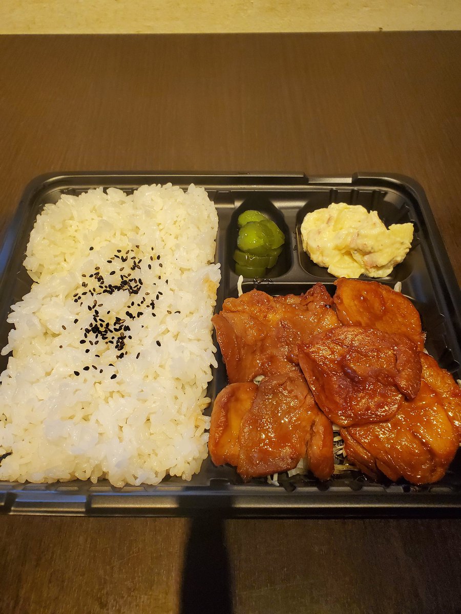 ひとえ 四谷本店 リニューアルオープン 今日からランチは食べ放題を辞めて店内でも食べれる弁当屋になります 今日の日替わりは豚ヒレ肉味噌漬け弁当600円です 2階のみ喫煙できます コロナ 出前 デリバリー テイクアウト 居酒屋 弁当 四谷