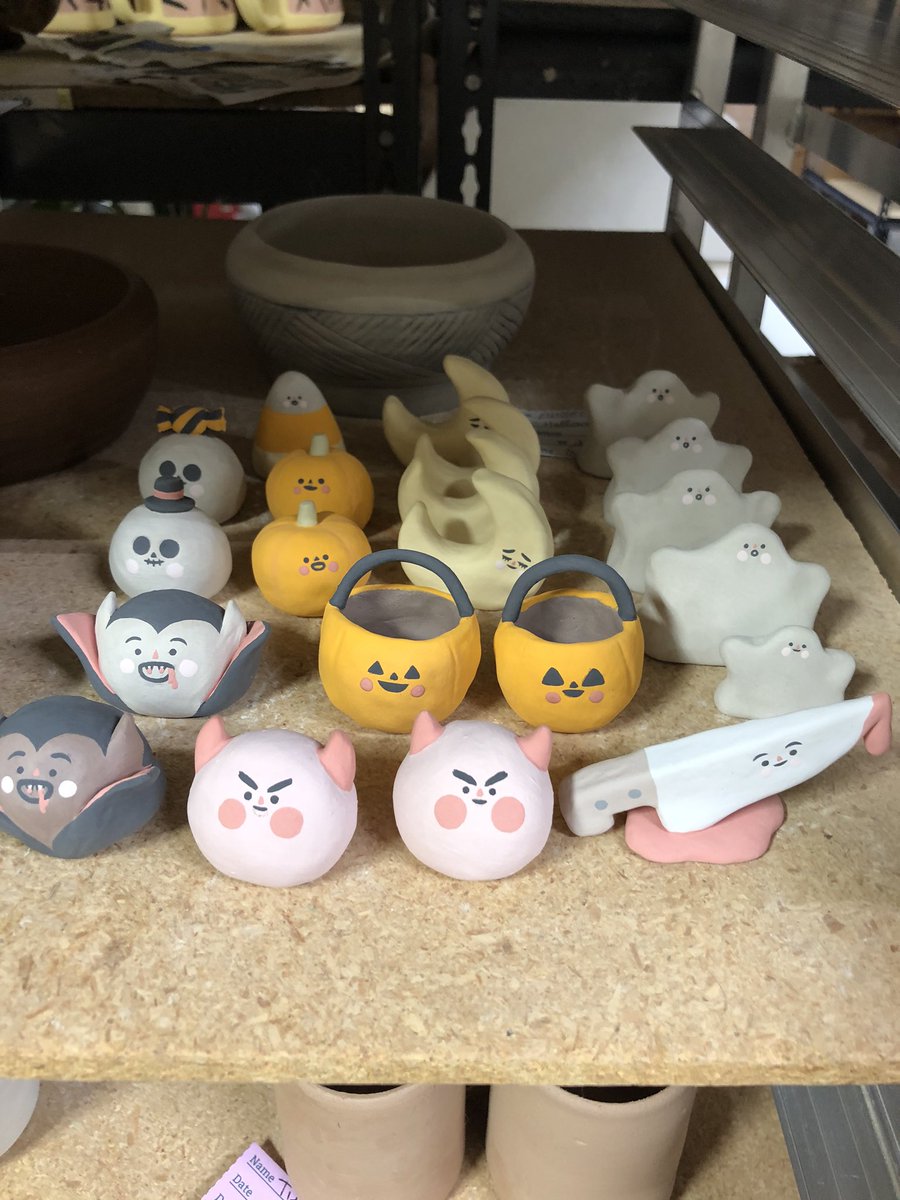 AubreyAiese's tweet image. Halloween ceramics are all underglazed and ready for the kiln!