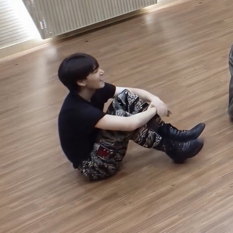 sanactivities's tweet photo. san sitting in ᵗᶦⁿʸ (2019-2020) 

@ATEEZofficial #ATEEZ #에이티즈 #산 #SAN #최산 https://t.co/84RykwXLmT