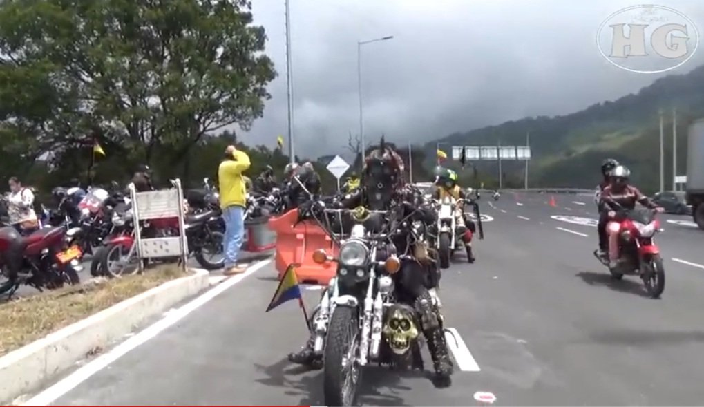 24HorasQuindio's tweet photo. Así fue el moto paseo este domingo 20 de septiembre al túnel de #LaLínea programado por Moto Lujos Caicedonia, en Calarcá se unió otro grupo al moto paseo.
Ver vídeo completo en nuestro canal #ElPropioHG #EnYouTube y no olvide suscríbirte.
👇👇👇👇👇
https://t.co/uenvs0KFd6 https://t.co/WPwo2xG1lj
