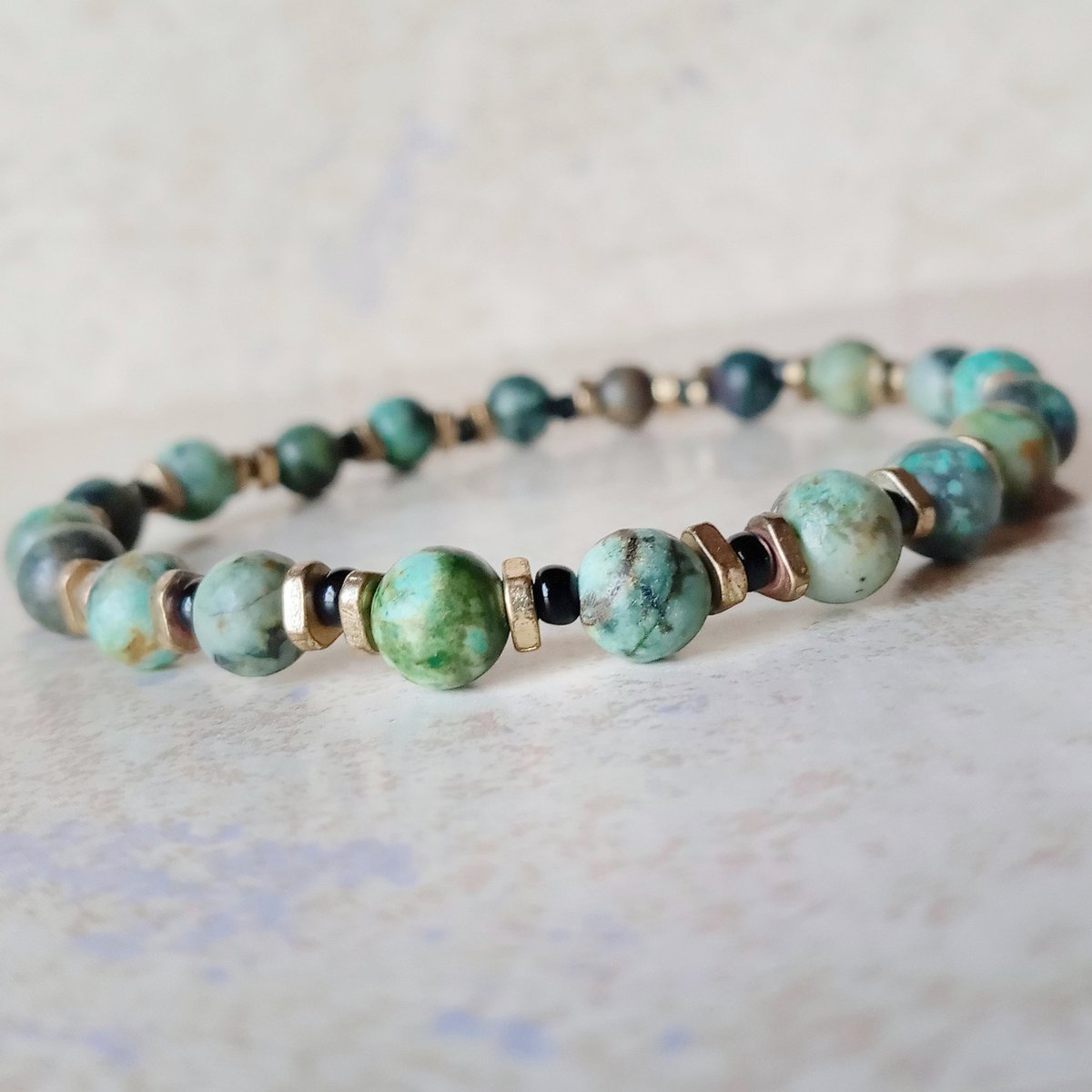 Listed💚🖤 "Modern Mystery" is waiting for you in my #Etsy shop.🖤💚 #handmade #beadedjewelry #handmadebeadedjewelry #beaded #beadedbracelet #etsyshop #etsygifts #aydielle #shopsmall #shopsmallbusiness #smallbusiness #smallbusinessowner #fashion #beadedaccessories #jewelrytrends