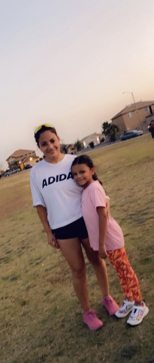 PRORTEGA48's tweet photo. When you focus on the good the good gets better. #ForeverChasingTheSun ππ½ββοΈ with my greatest blessings. π©βπ§βπ¦ #fitmomlife #915sunsets #eptx #PDNStrong #pushyourself #running #StrongerThanYesterday #firstdayoffall2020 https://t.co/0sMJI19O7h