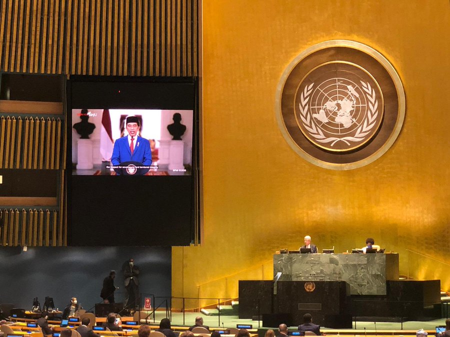 Ini gambaran pidato Bapak Presiden Jokowi di Sidang Umum PBB Ke-75 tadi pagi. Kebayang kan nanti speech bangtan bakal kaya gimana? :") video mereka bakal ditampilkan kayak gini, dan disaksiin sama orang-orang penting disana😭 <a href="/BTS_twt/">방탄소년단</a>