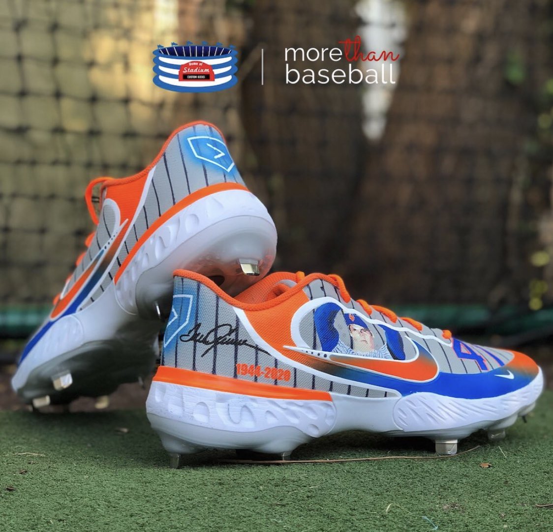 Jacob deGrom will honor Tom Terrific this weekend rocking these custom cleats (Via ig/stadiumcustomkicks)