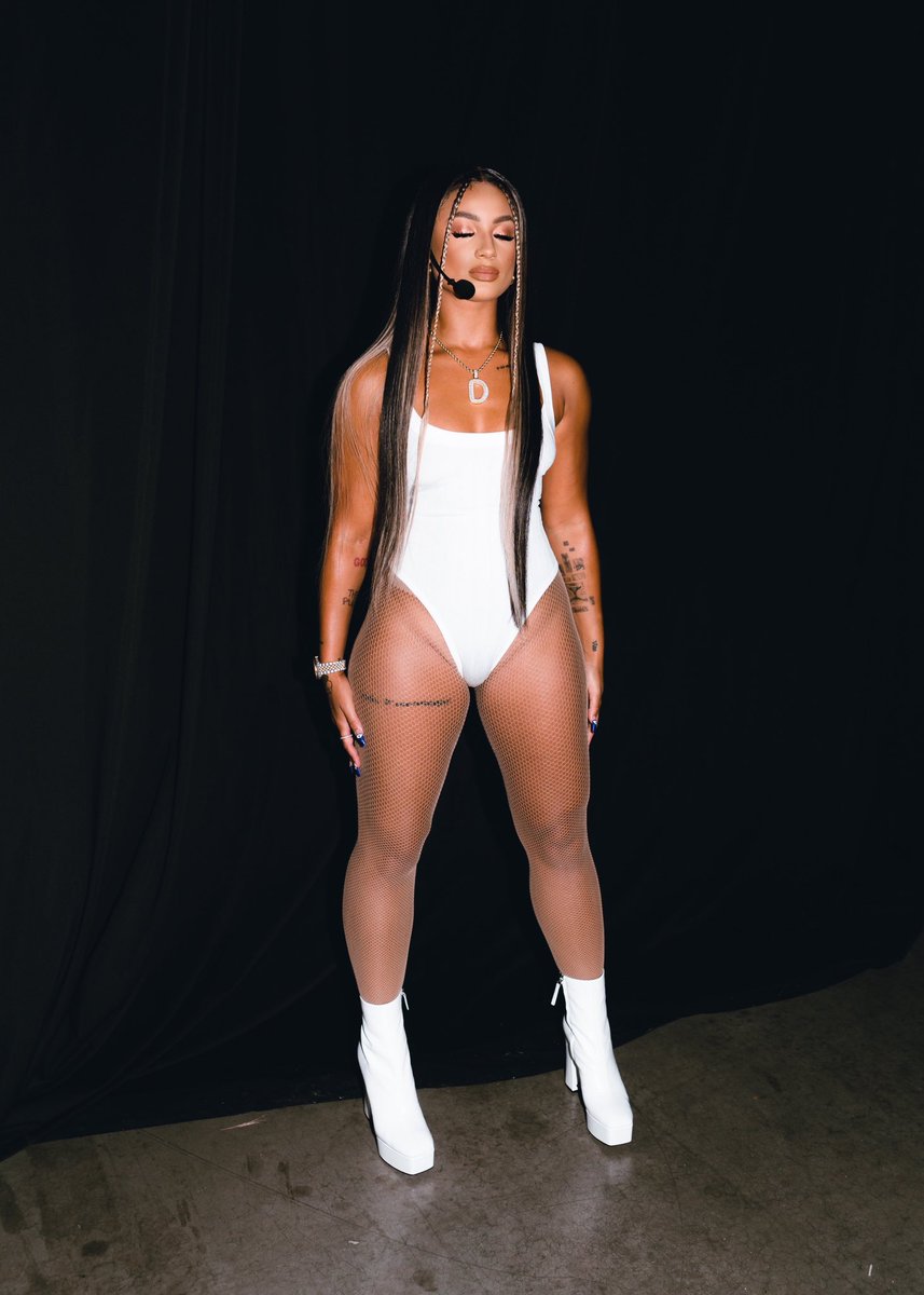 DaniLeigh's tweet photo. Show timeeee🤍 https://t.co/b1NBakYNiS