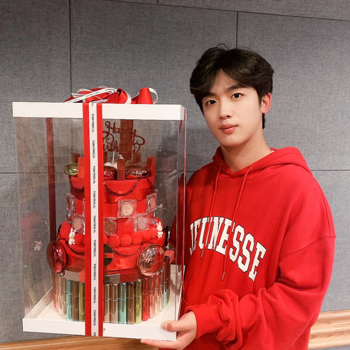 WEi__Official's tweet photo. [🗂] 케이크도 잘 만드는 토니모리짱❣️

#위아이 #WEi #김요한 #KIMYOHAN #광고 https://t.co/i5C5A82iaB