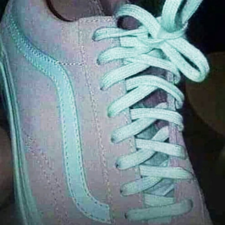 Jika melihat warna sepatu ini saja kita masih beda pendapat, apa lagi melihat permasalahan hidup ini.

Berdamailah dengan perbedaan, Jangan merasa paling benar sendiri apalagi mencaci maki dan menyakiti.  Lebih baik banyak²lah koreksi diri.