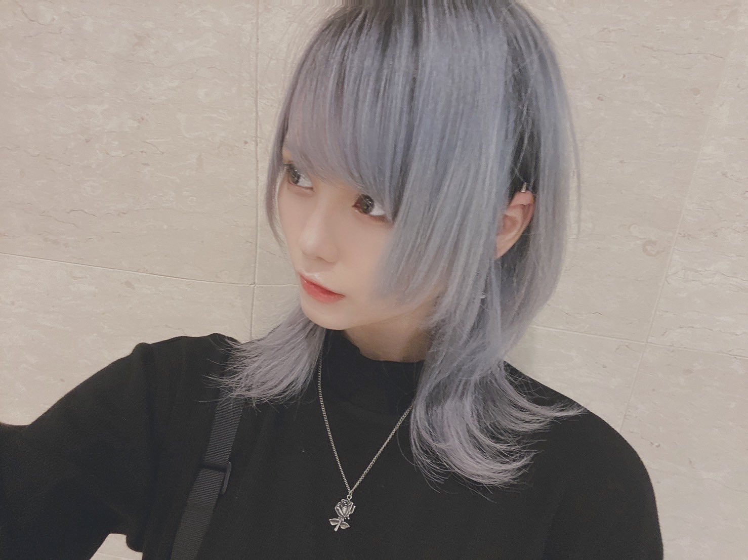 Twitter 上的 長沼彰憲 ウルフ美容師 ショート ボブ ハイトーンカラー 顔まわりを厚めにしたシルバーウルフ ウルフボブ ウルフカット ウルフレイヤー ウルフヘア ウルフ ウルフショート ケアブリーチ Uverworld Bish アイナジエンド インナーカラー