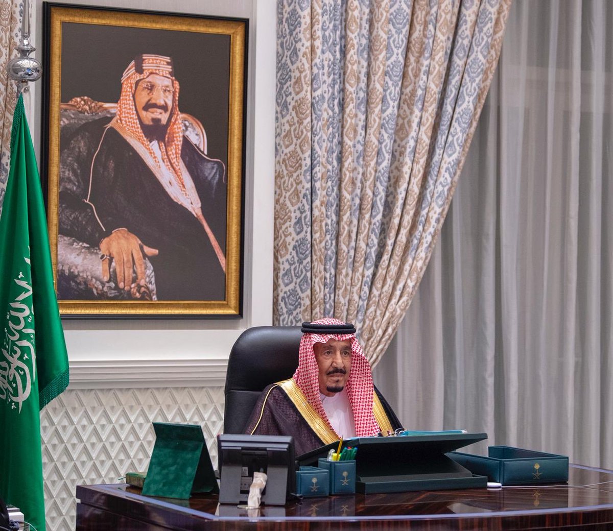 aburceel's tweet photo. أرفع أسمى التهاني والتبريكات لمقام سيدي #خادم_الحرمين_الشريفين_الملك_سلمان بن عبدالعزيز ولمقام #ولي_العهد_الأمير_محمد_بن_سلمان 
بمناسبة #اليوم_الوطني90 https://t.co/RU9sKOeSQt