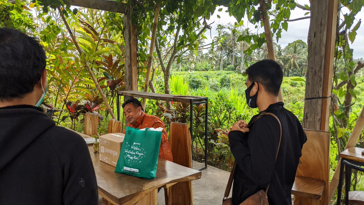 temanparta's tweet photo. Sekitar 3 bulan lalu saya didatangi beberapa anak muda untuk diskusi bagaimana cara membantu petani agar hasil panen buah &amp; sayurnya tidak sampai busuk karena tidak ada yg beli.

https://t.co/hlh0QsXBFH

#nyomanpartash #komisi6dprri @DPR_RI @PDI_Perjuangan @PDIP_Bali #temanparta https://t.co/mQFcDNWDbB
