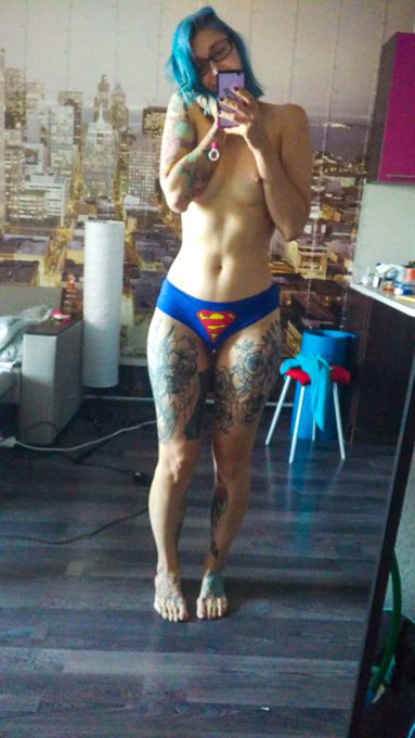Batgirl or Supergirl? 👩🏻&zwj;🎤 https://t.co/zU8Eu7Ez6B<a href="/tag/mvsales"class="tags"><span>#mvsales</span></a>