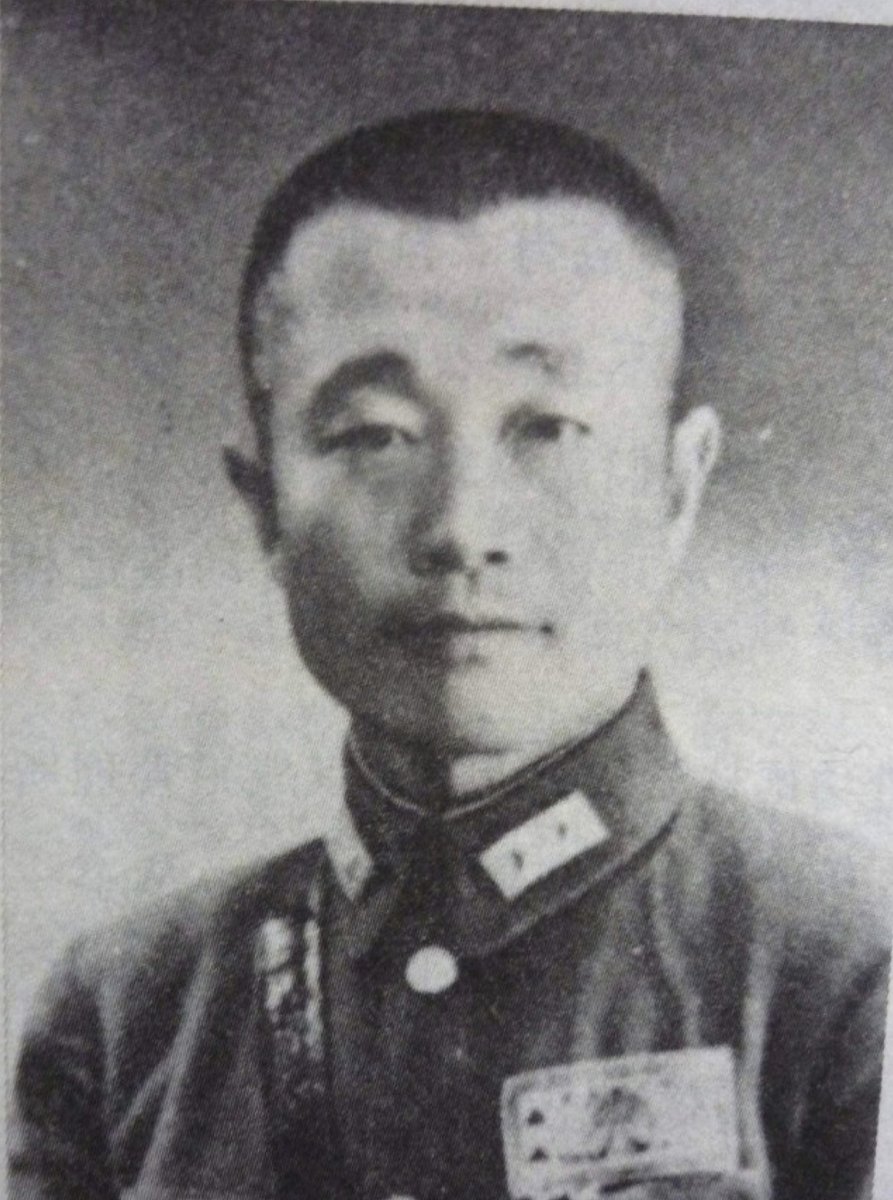Chiang Kai-shek’s forces, headed by trusted General Du Yuming, overthrew Long Yun from position as Governor of Yunnan and head of Dian Army in a violent, coup-style assault in October 1945. Long Yun was forced into de facto house arrest, and escaped to Hong Kong in 1948. /6