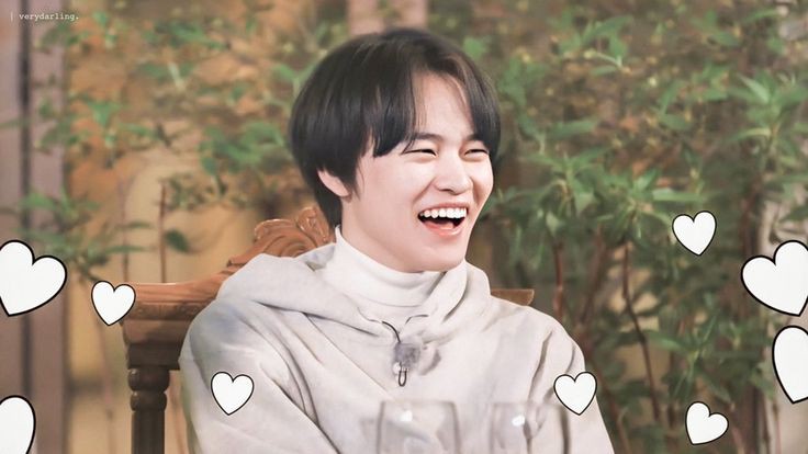 yunhyerimie's tweet photo. lil sun don't let this smile go away 🥺💚🐬 #TREATCHENLEBETTER https://t.co/ocGt17j9Ei