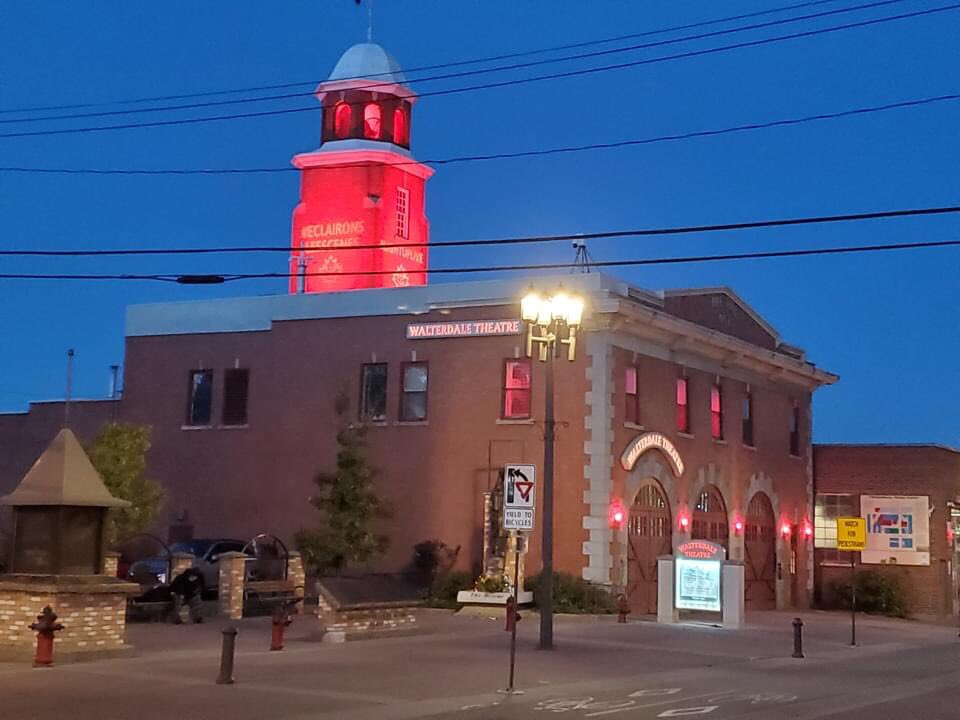 Tonight, we light up our space in support of all of the live production personnel that are currently out of work due to the unfortunate events of the last 6 months. 

#LightUpLive, #EclaironsLesScenes, #WeBuildEntertainment

Thank you to Christie Lighting and Roy Jackson Design