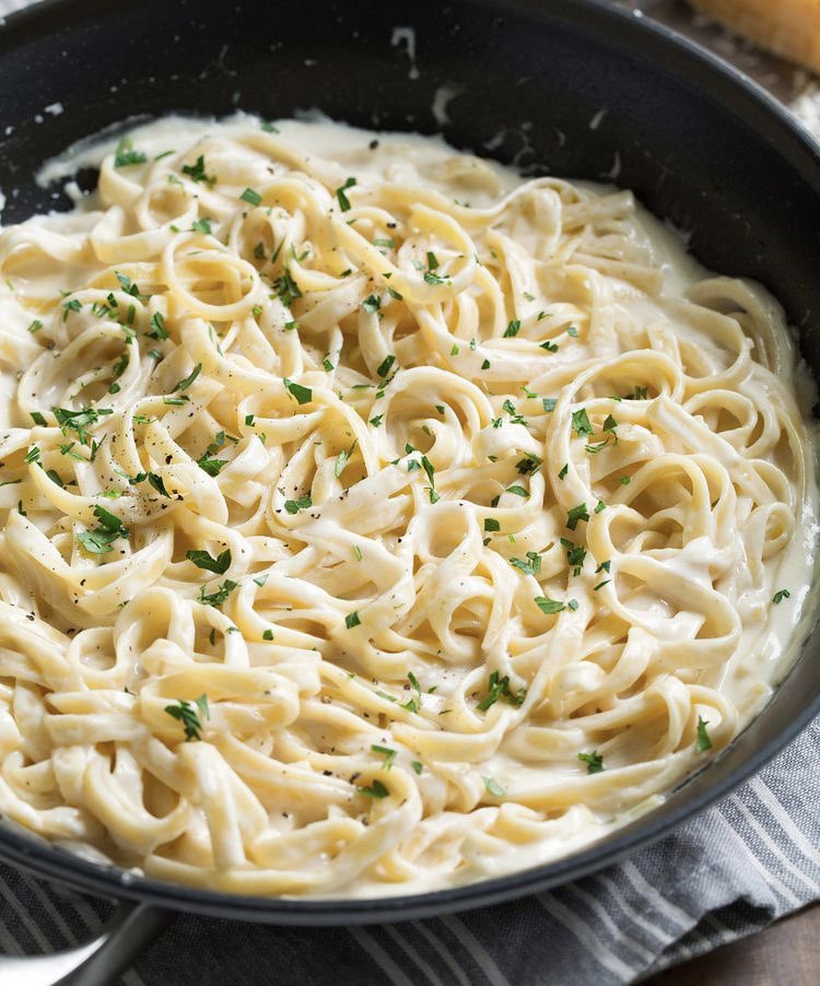 alfredo pasta i can smell it through the screen 