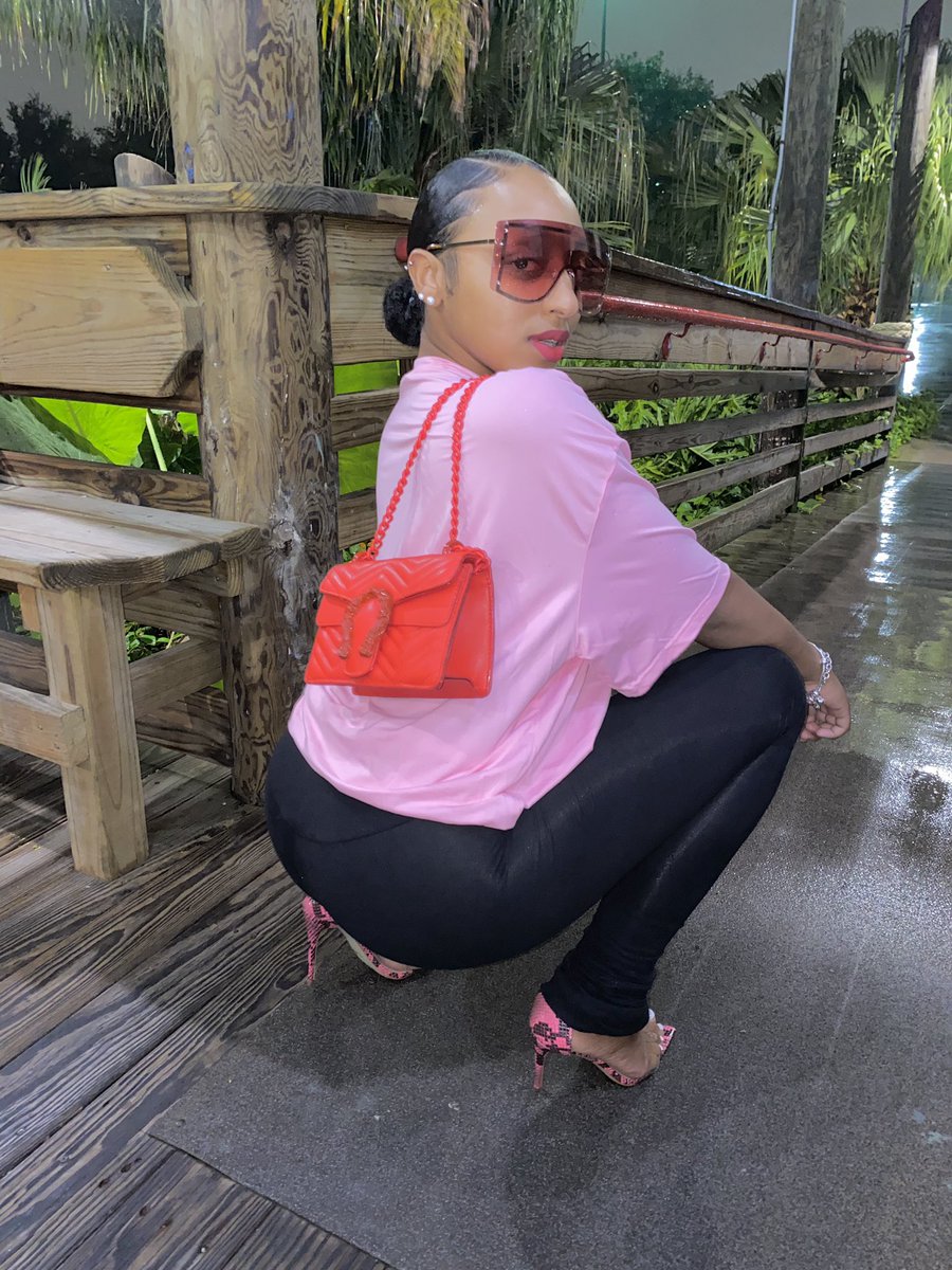 baadgaalbee's tweet image. it look light, but it’s HEAVY tho ❤️