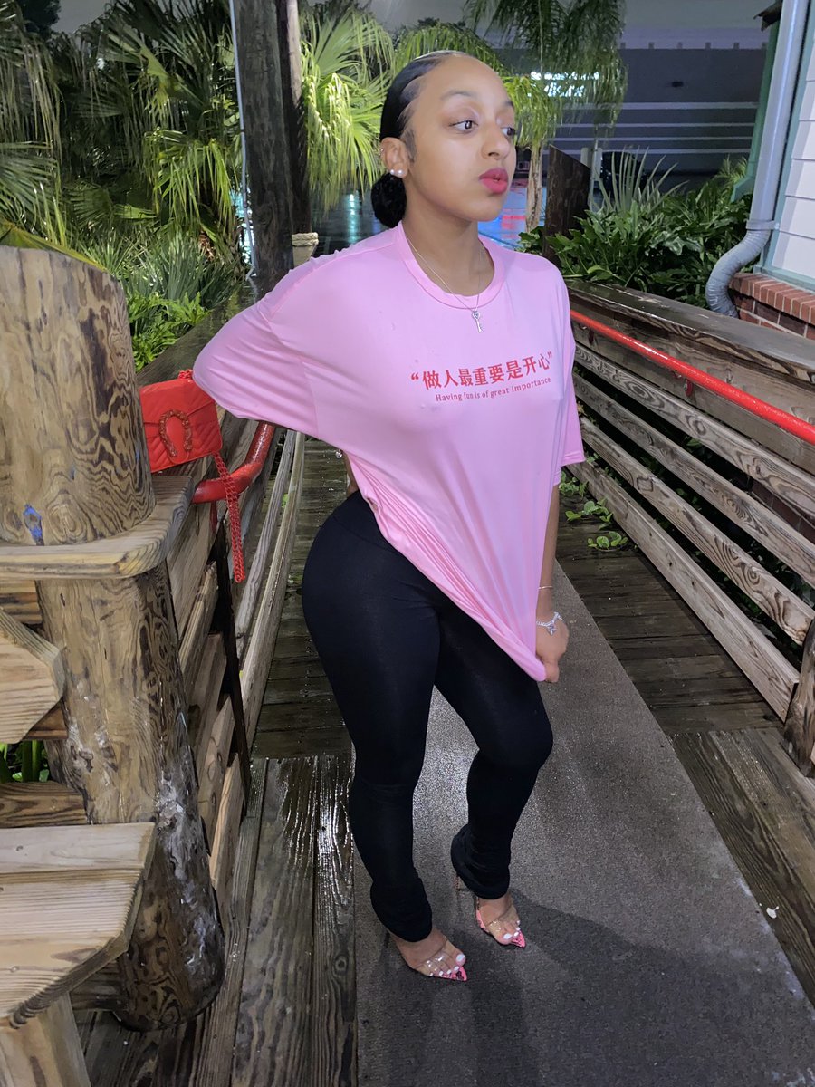 baadgaalbee's tweet image. it look light, but it’s HEAVY tho ❤️