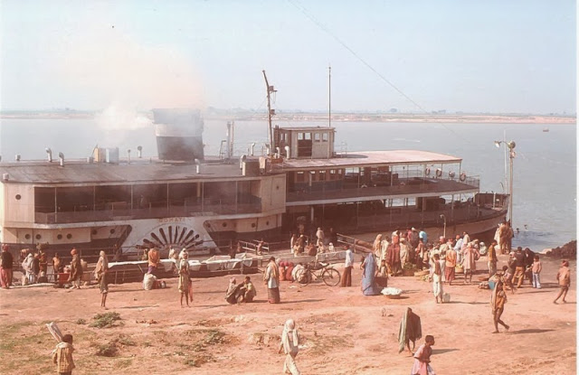 jalajboy's tweet photo. 1920: Rashtrakavi Ramdhari Singh Dinkar left his school in Mokama at noon as he had to catch the steamer to get back home. 

2020: Youth in Begusarai have to travel nearly 100 kms to attend a university in Darbhanga. Why?

"याचना नहीं, अब रण होगा"
#MithilaWantsDinkarUniversity https://t.co/PqeiuysOZ4