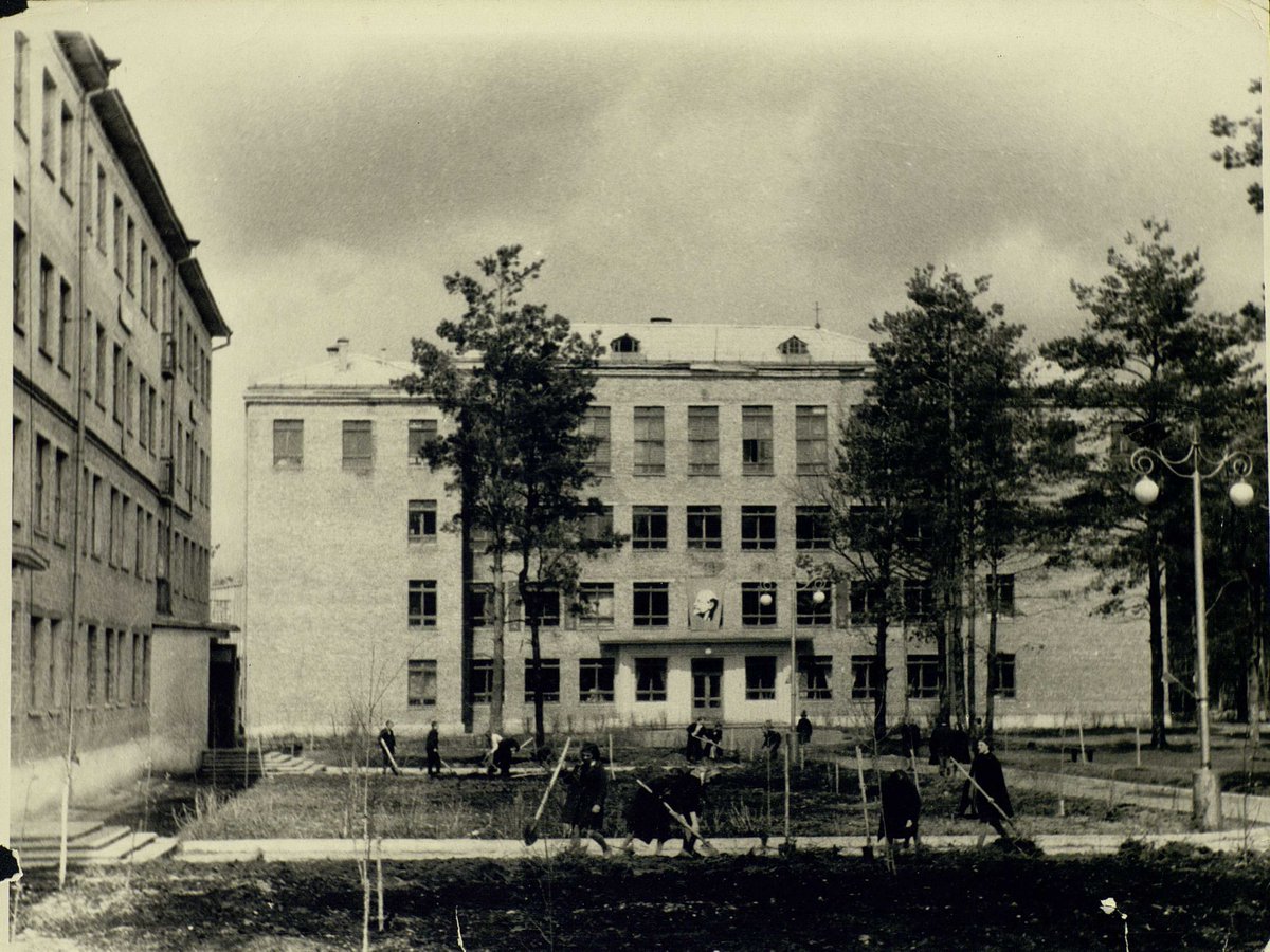 В 1961 г. в Заречном (тогда – Пензе-19) открыла свои двери новая школа. И не просто школа, а интернат. Она появилась в рамках инициированного Н.С. Хрущевым эксперимента по реформированию системы народного образования: youtu.be/Jt7k2ejeUhc 
Приятного просмотра!