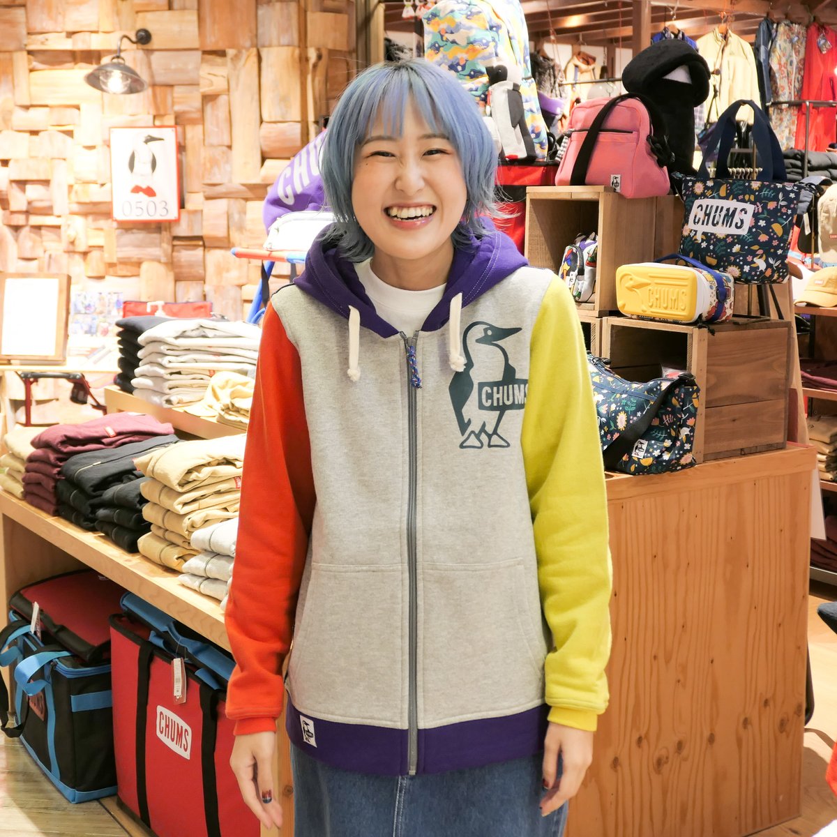 Chums Japan Twitterissa 男女兼用 限定パーカー レディース 限定スカートが登場 T Co Yfgacrskvp どちらも限定 クレイジーカラーがたまらないパーカーと レディースのスカートが入荷しております Chums チャムス Chums大阪店 Chums大阪