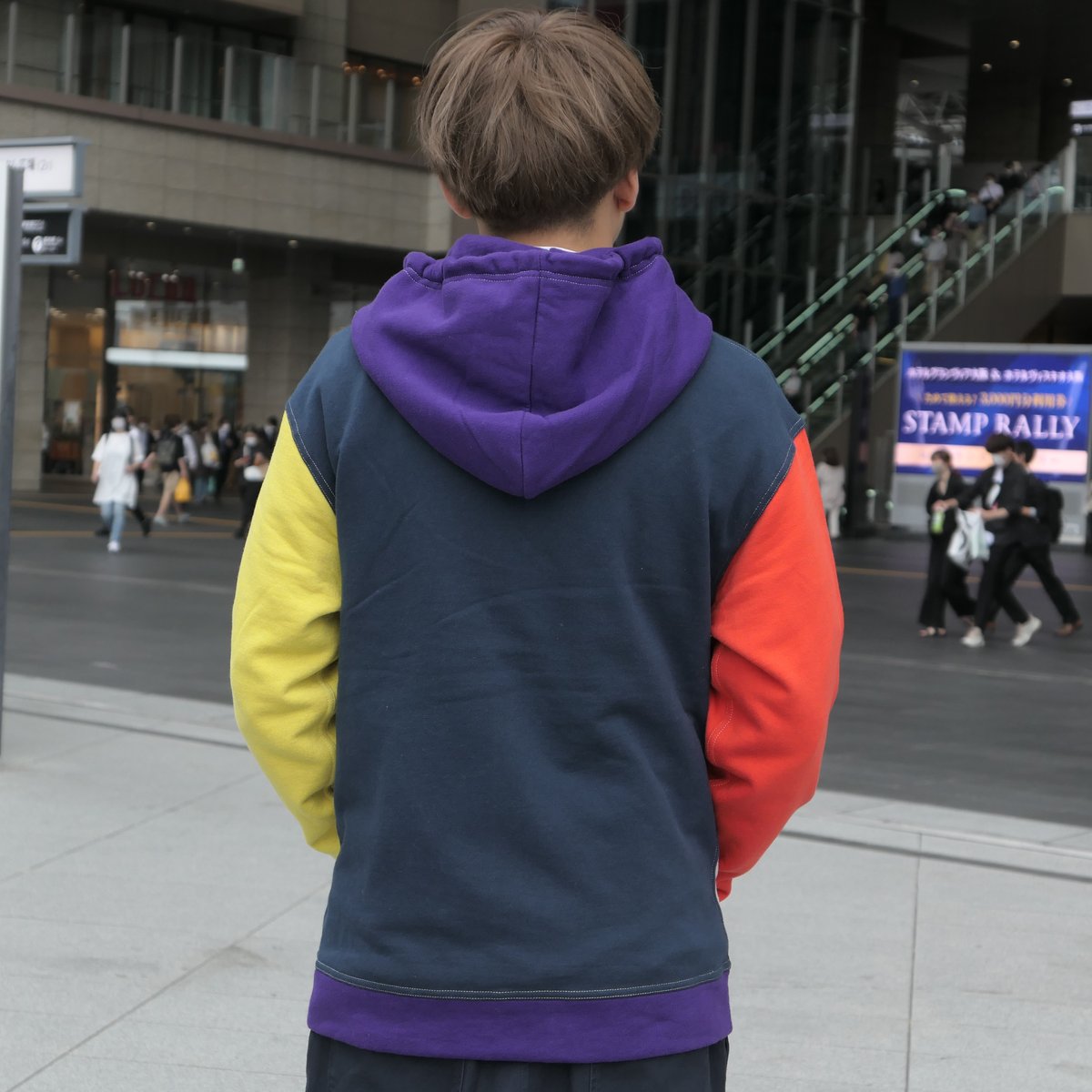 Chums Japan Twitterissa 男女兼用 限定パーカー レディース 限定スカートが登場 T Co Yfgacrskvp どちらも限定 クレイジーカラーがたまらないパーカーと レディースのスカートが入荷しております Chums チャムス Chums大阪店 Chums大阪