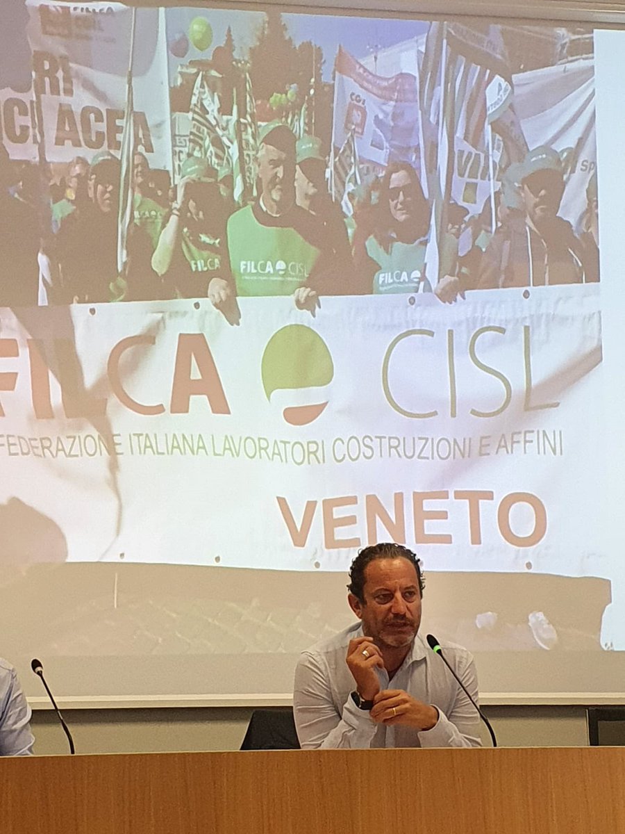 FilcaVeneto's tweet photo. Oggi in Esecutivo assieme al Segretario Nazionale @StefanoMacale parliamo di edilizia e del fondo sanitario Nazionale #sanedil https://t.co/0oGlZOfXIn