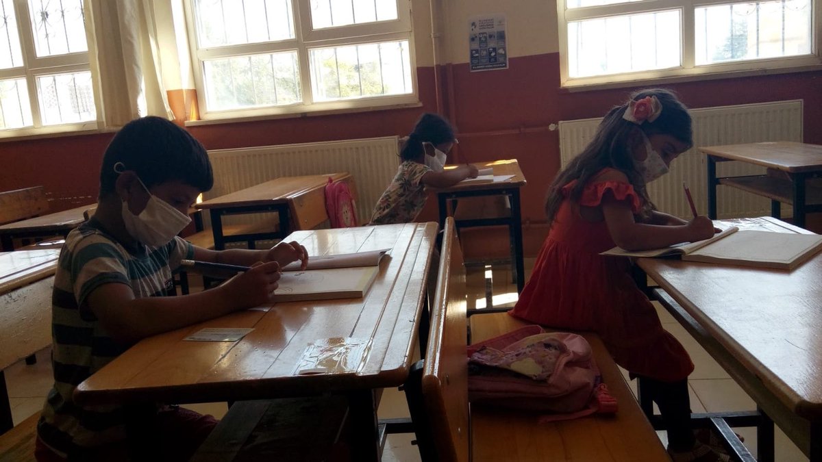 Bir öğretmenin en  mutlu olduğu an öğrencilerini sınıfta görmektir... 
Uyum haftamızı güzel geçiyoruz.
Sevgili 1.Sınıf öğretmenlerimizin emekleri ve gayretleriyle🌸
<a href="/sanliurfamem63/">ŞANLIURFA MEM</a> 
<a href="/ziyaselcuk/">Ziya Selçuk</a> 
<a href="/harrani63/">AHMET DEMİR</a> 
@ismailyapicier 
<a href="/osmanarpag/">Osman Arpağ</a> 
<a href="/mehmet_cakmak63/">mehmet çakmak</a> 
<a href="/EyyubiyeMem63/">Eyyübiye İlçe Milli Eğitim Müdürlüğü</a>