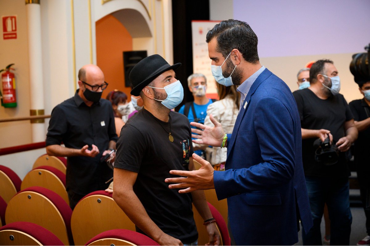 RamonFPM's tweet photo. 🎭🎶🎨 ¿Conocéis 'Almería Escena'? 📺Es el programa de @interalmeriatv (cada viernes a las 22.30h), que hemos puesto en marcha junto a @dipalme_almeria para reactivar la cultura y hacer visible a los artistas almerienses en estos momentos tan difíciles. #AlmeríaEScultura https://t.co/xXq4D6byOm