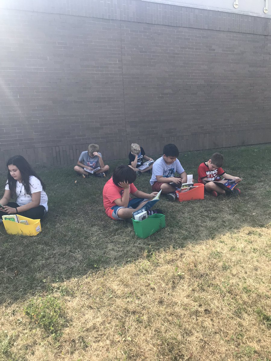 MsBoyer3's tweet photo. On a 80 degree sunny day why not read to self outside! #thirdgraderocks #PWEmagic https://t.co/9bZOf2a1ta